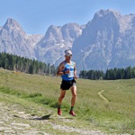 Marathon Dolomiti Pertama. Berlari di dolomitat