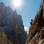Dolomiti Palaronda pupuk. Tur Via Ferrata of the Palagroup sekarang dengan Panduan Alpine